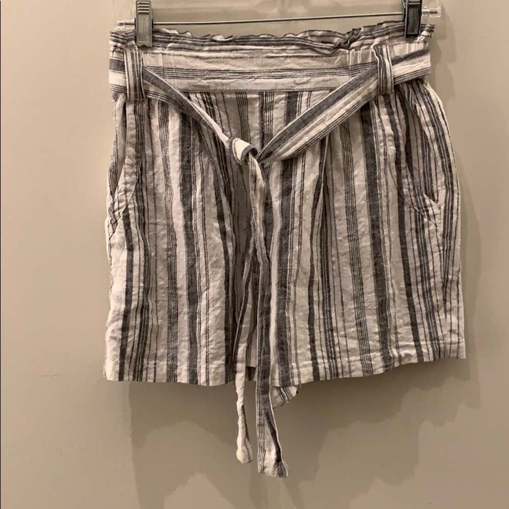 Cotton shorts with pockets